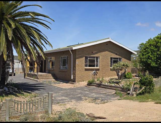 4 BEDROOM HOUSE FOR SALE IN SANDY POINT
